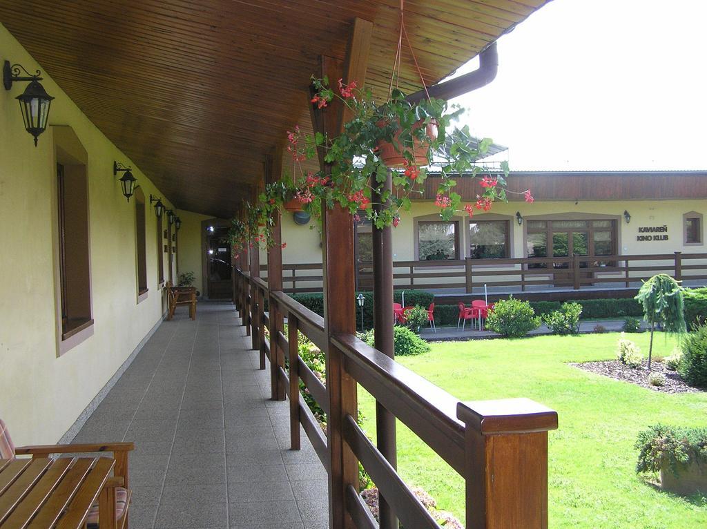 Hotel Slnecny Dvor Michalovce Exterior photo
