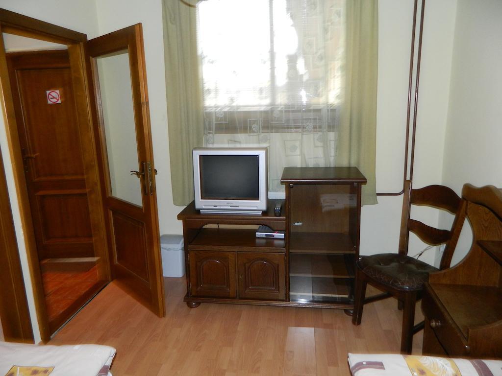 Hotel Slnecny Dvor Michalovce Room photo